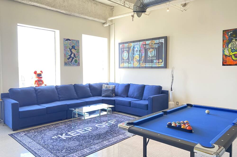 Photo of Livingroom in Downtown