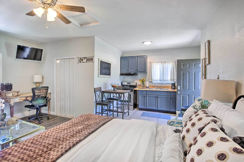 Photo of Bedroom in Compton