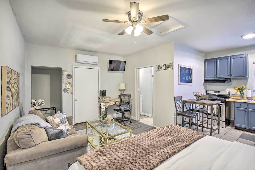 Photo of Bedroom in Compton