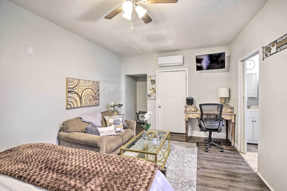 Photo of Bedroom in Compton