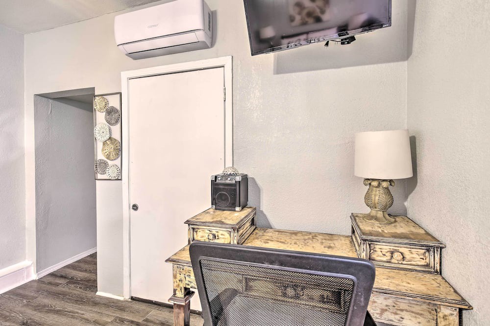 Photo of Bedroom in Compton