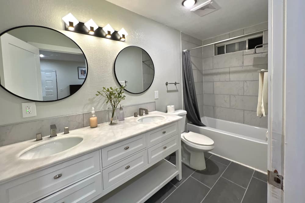 Photo of Bathroom in Atwater Village