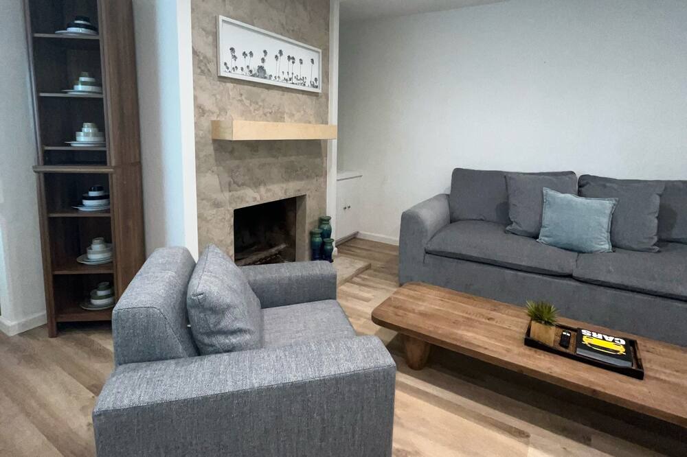 Photo of Livingroom in Lawndale