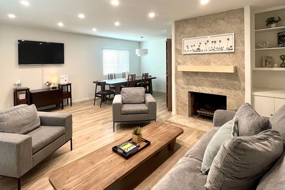 Photo of Livingroom in Lawndale