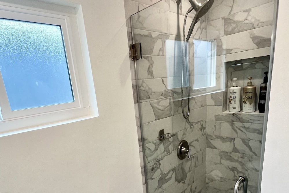 Photo of Bathroom in Lawndale