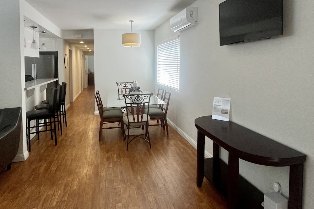 Photo of Livingroom in Lawndale