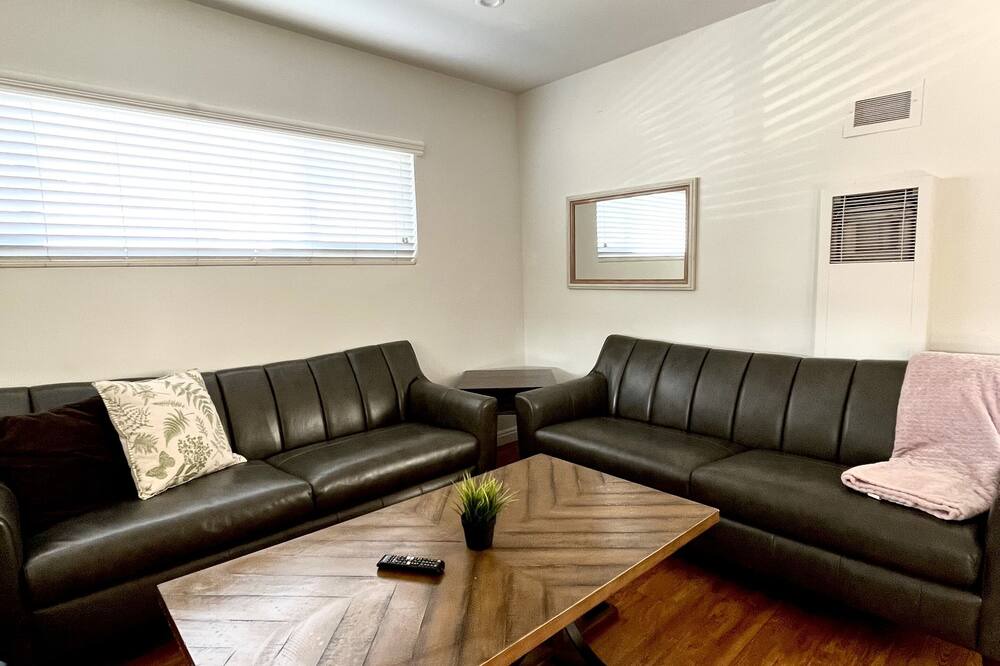 Photo of Livingroom in Lawndale