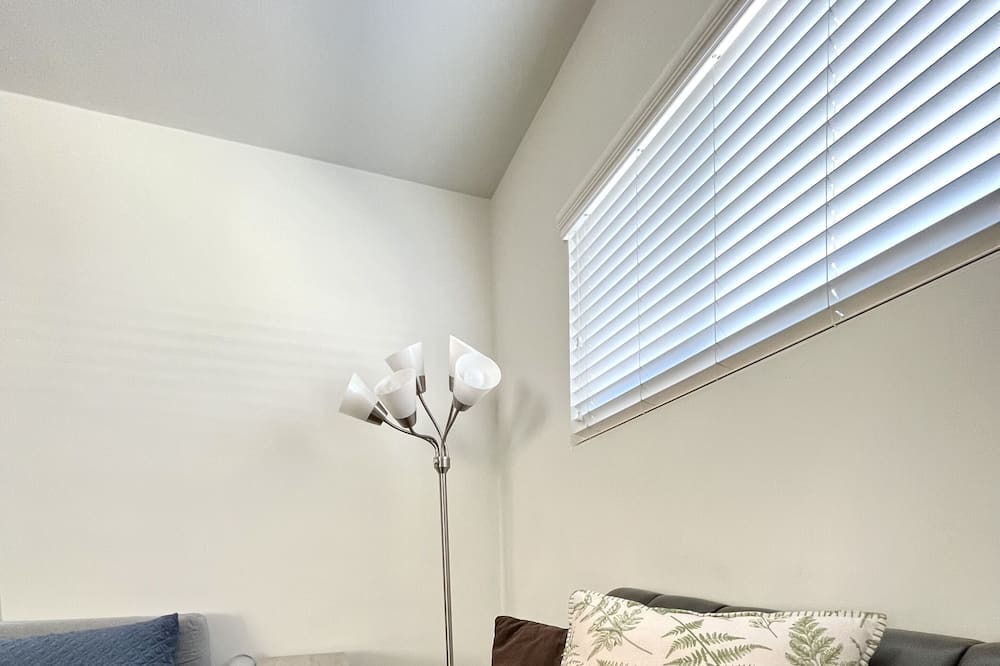 Photo of Livingroom in Lawndale