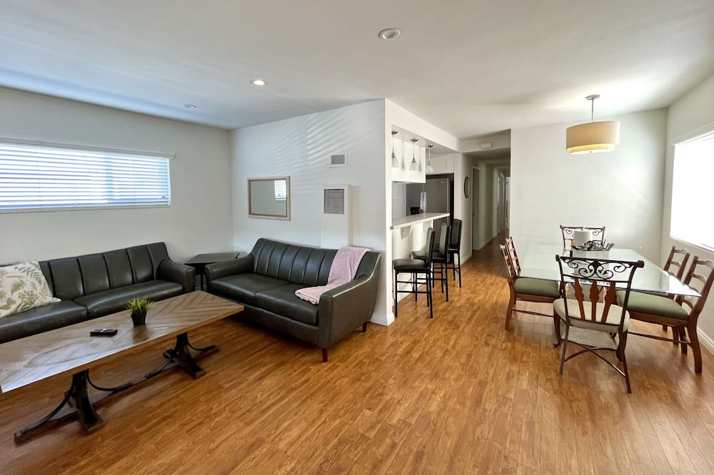 Photo of Livingroom in Lawndale