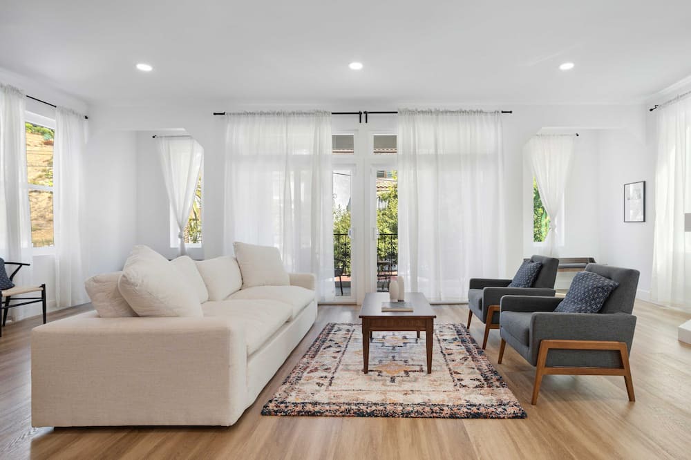Photo of Livingroom in Sunland-Tujunga