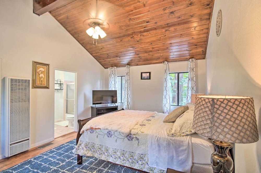 Photo of Bedroom in Crestline