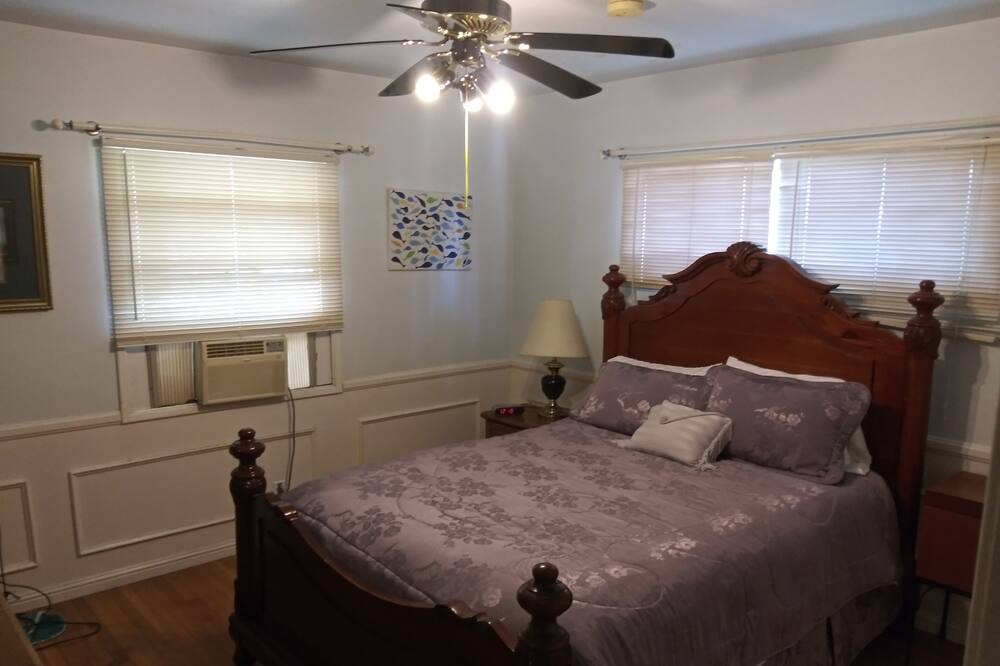 Photo of Bedroom in Downey
