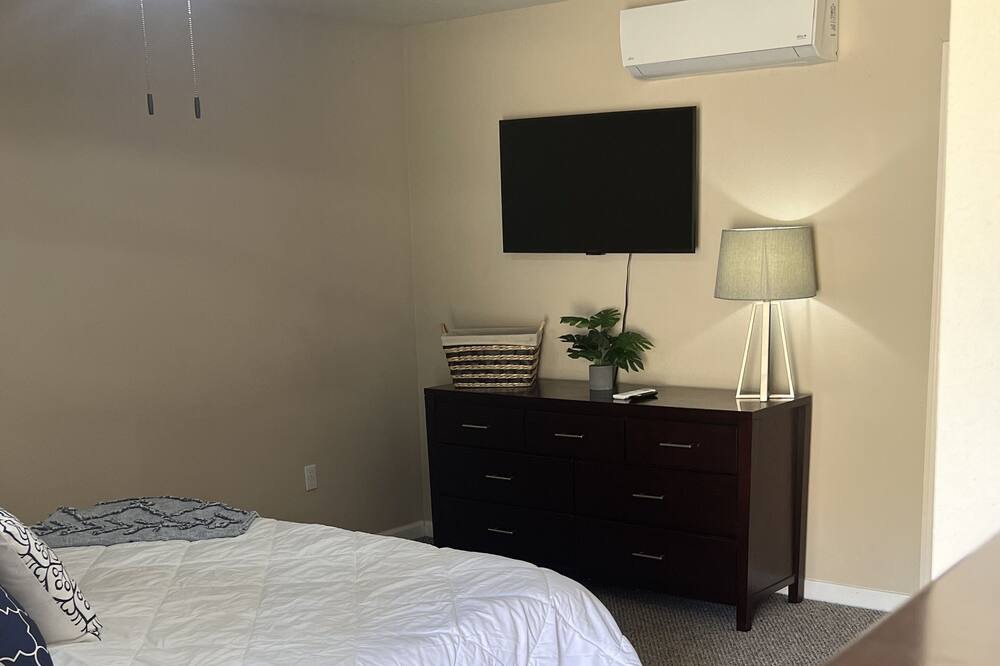 Photo of Bedroom in Springville