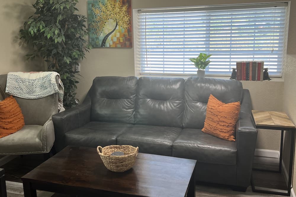 Photo of Livingroom in Springville