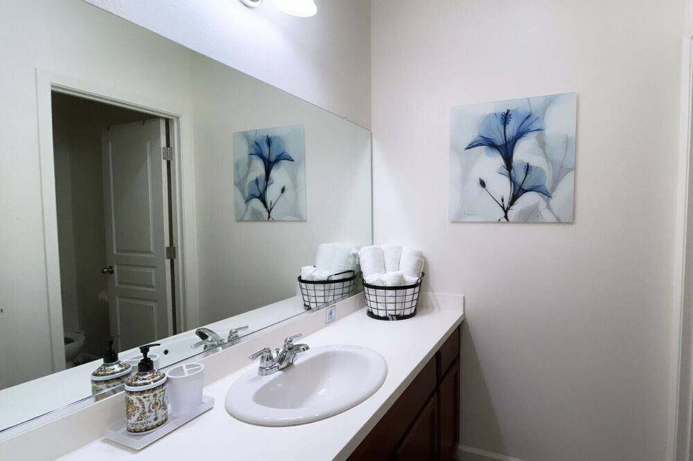 Photo of Bathroom in Visalia