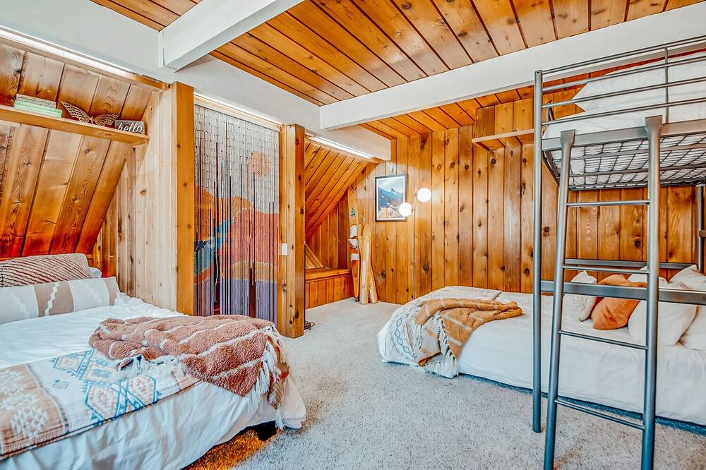 Photo of Bedroom in Lake Arrowhead