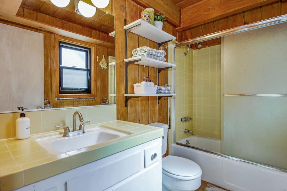 Photo of Bathroom in Lake Arrowhead