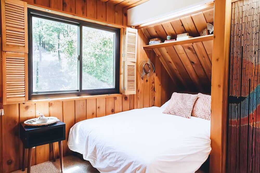 Photo of Bedroom in Lake Arrowhead