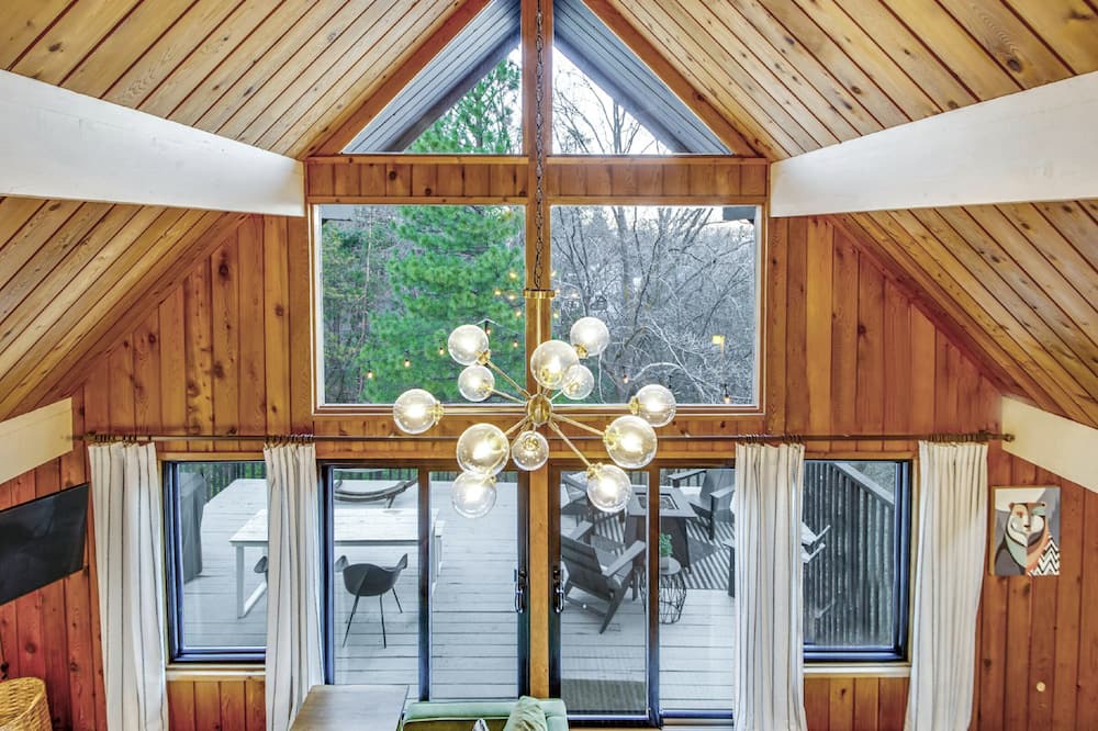 Photo of Bedroom in Lake Arrowhead