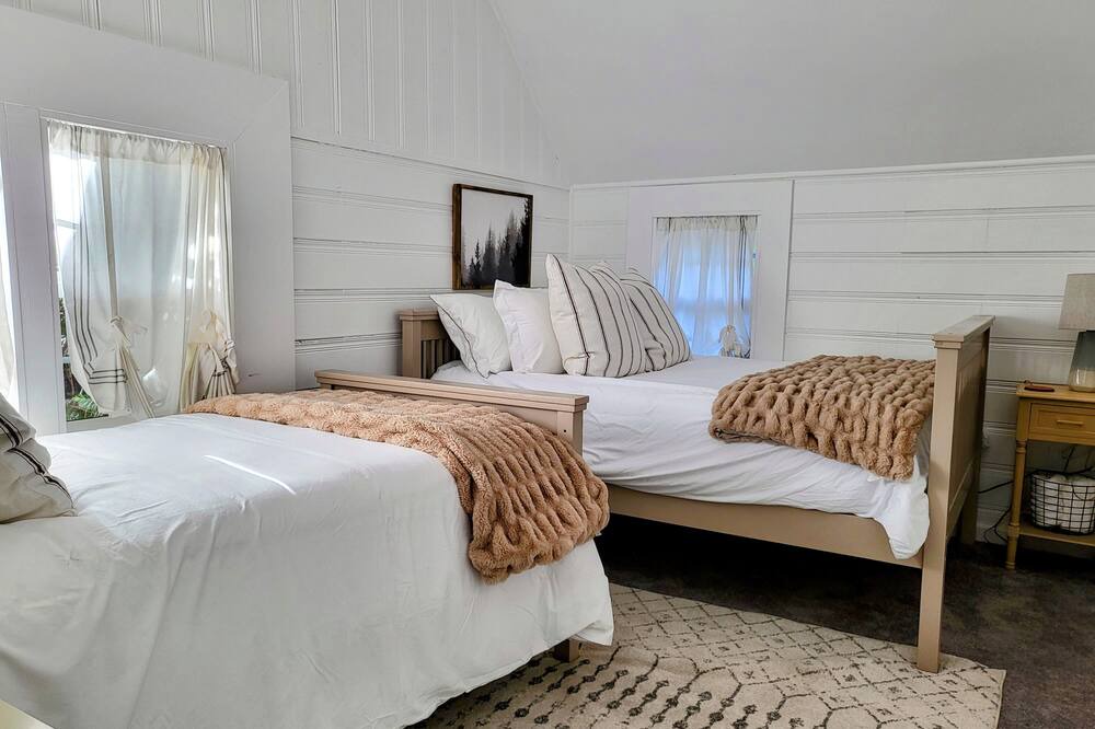 Photo of Bedroom in Cedarpines Park