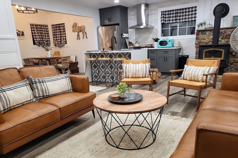 Photo of Livingroom in Cedarpines Park