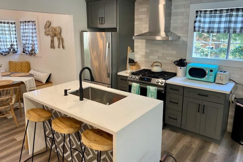 Photo of Kitchen in Cedarpines Park