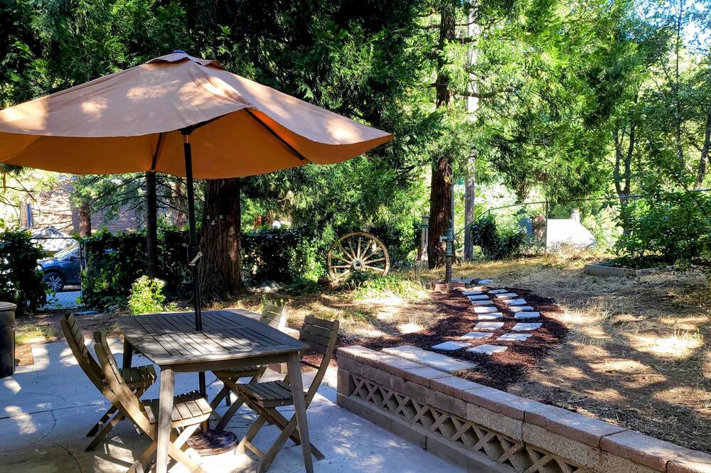 Photo of Outdoor in Cedarpines Park