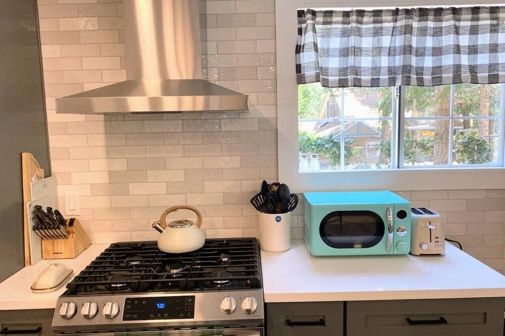 Photo of Kitchen in Cedarpines Park