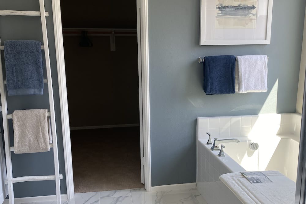 Photo of Bathroom in Palmdale