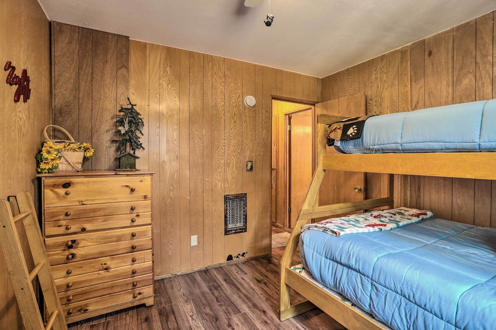 Photo of Bedroom in Running Springs