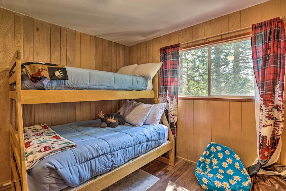 Photo of Bedroom in Running Springs