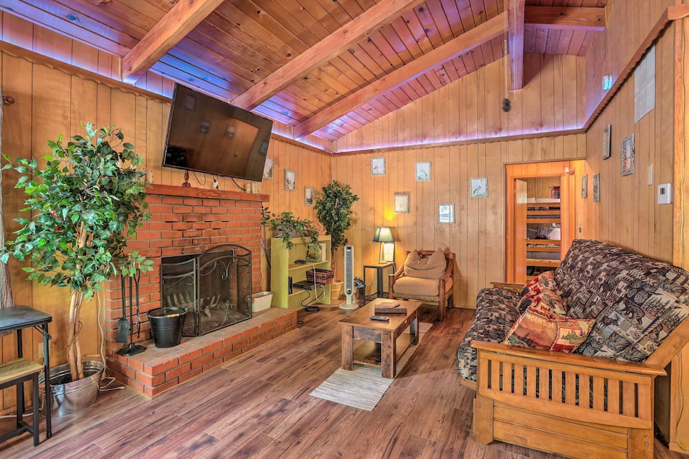Photo of Livingroom in Running Springs