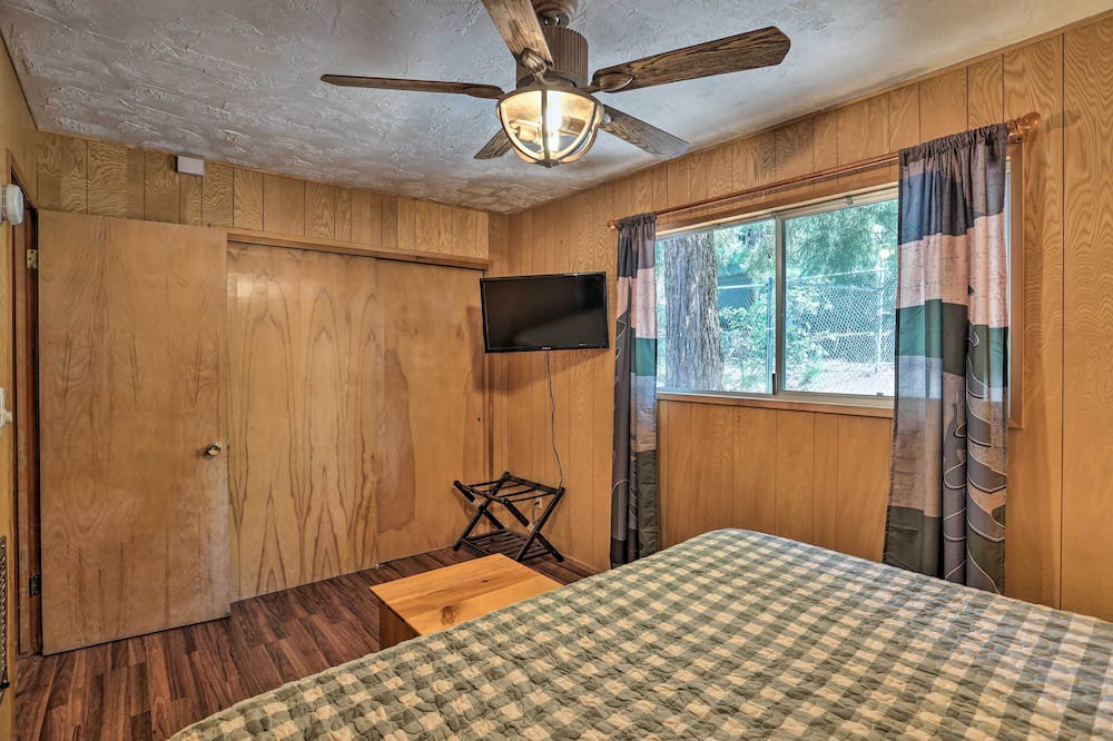 Photo of Bedroom in Running Springs