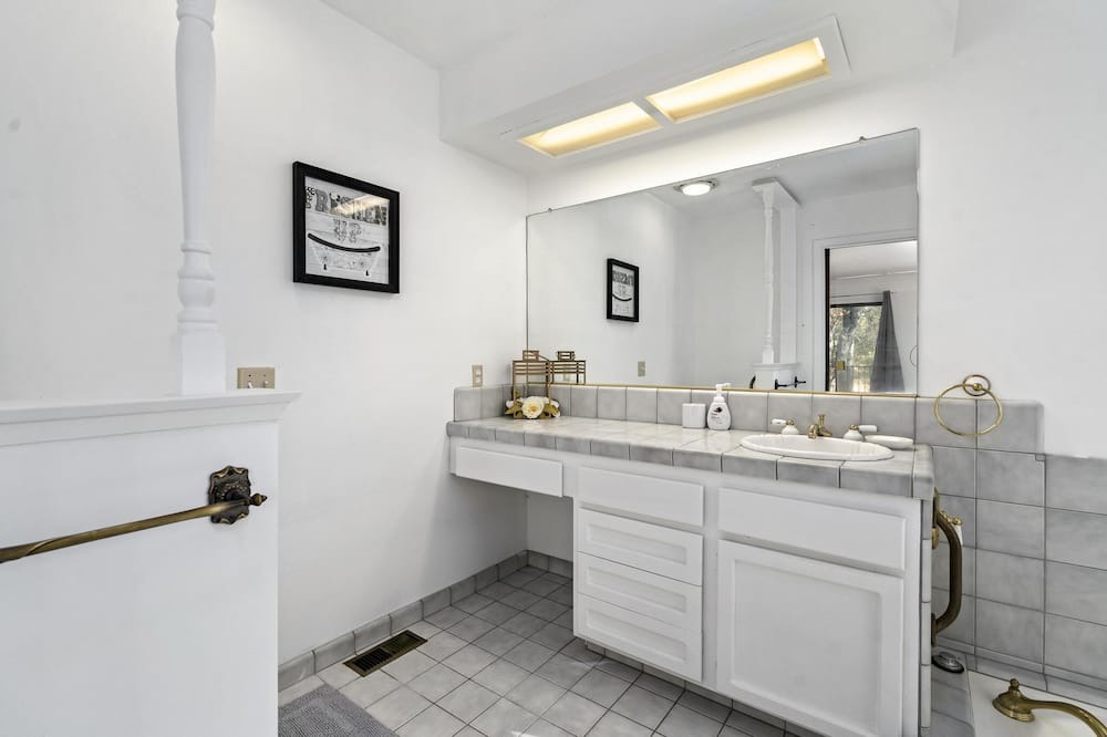 Photo of Bathroom in Rough and Ready