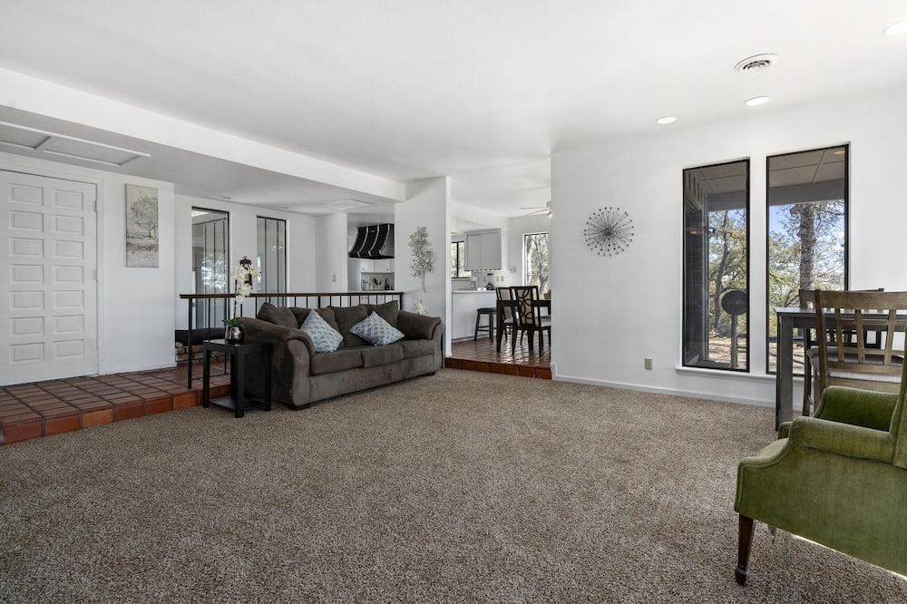 Photo of Livingroom in Rough and Ready