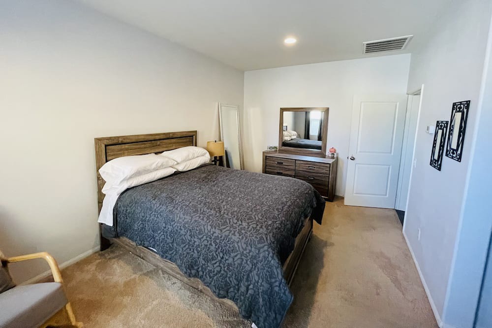 Photo of Bedroom in Mira Loma