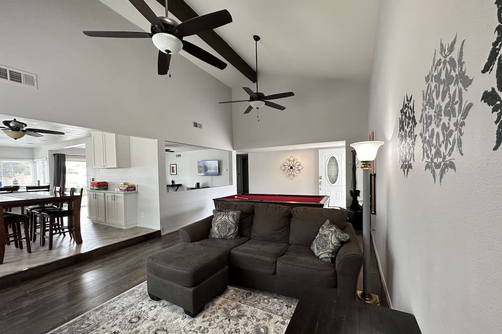Photo of Livingroom in Simi Valley
