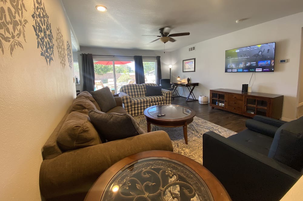 Photo of Livingroom in Simi Valley