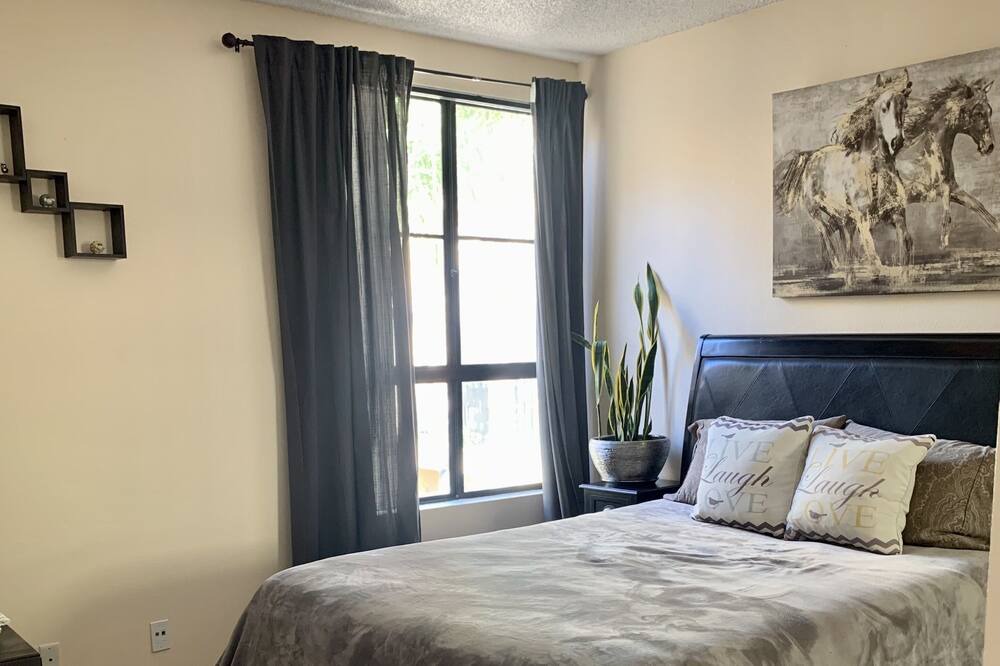 Photo of Bedroom in La Brea