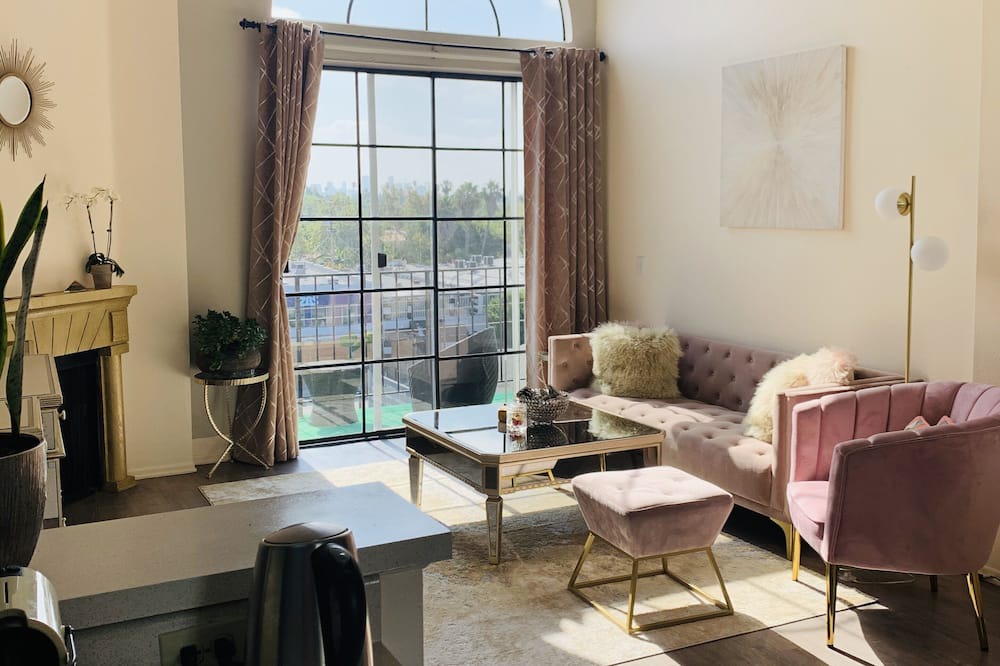 Photo of Livingroom in La Brea