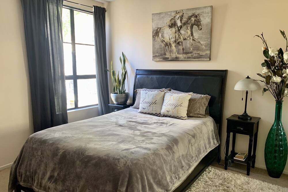 Photo of Bedroom in La Brea