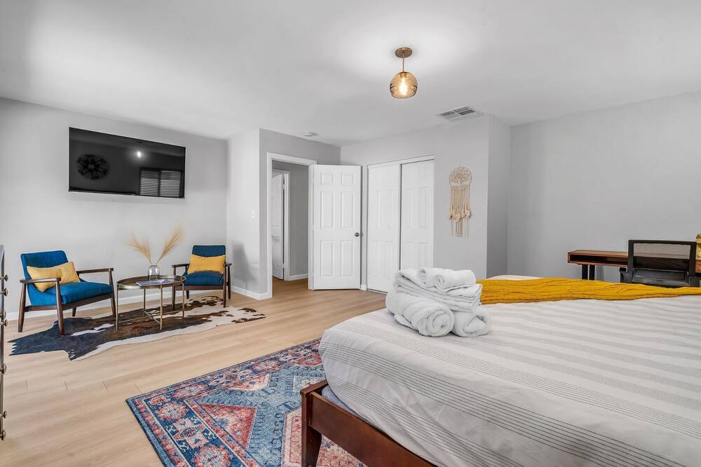 Photo of Bedroom in Lake Balboa