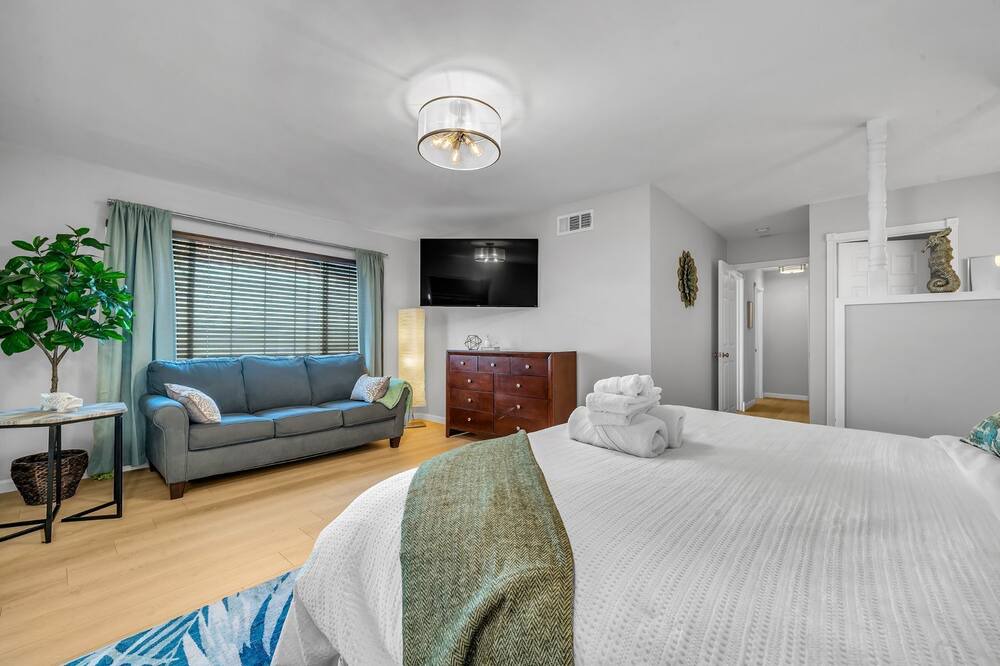 Photo of Bedroom in Lake Balboa