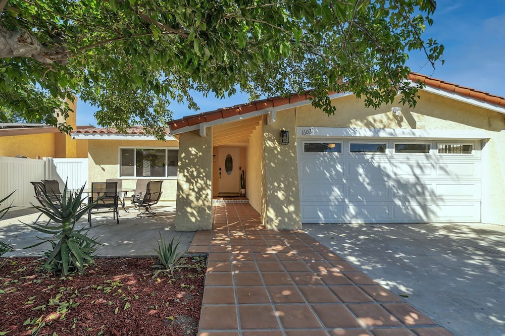 Photo of Patio Balcony in Lake Balboa