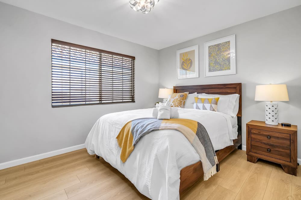 Photo of Bedroom in Lake Balboa
