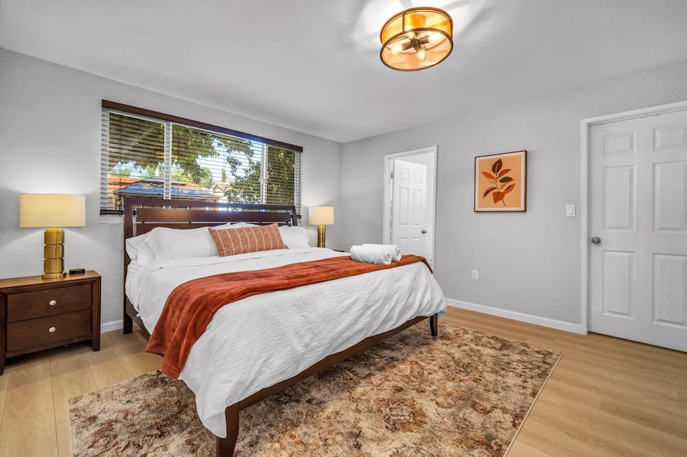 Photo of Bedroom in Lake Balboa