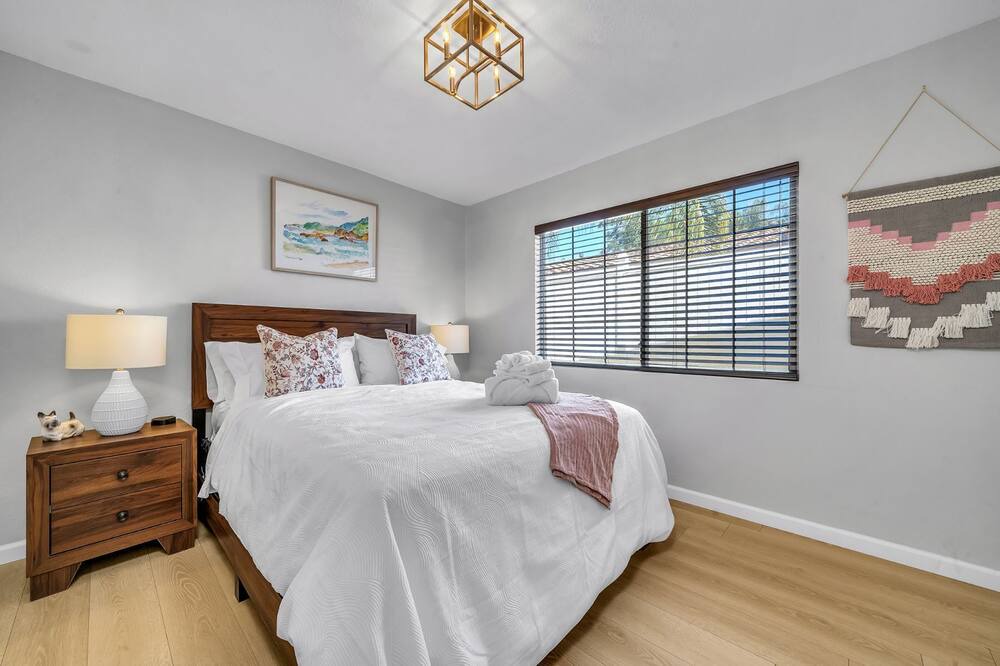 Photo of Bedroom in Lake Balboa