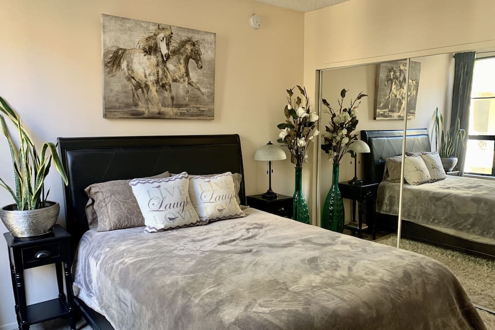 Photo of Bedroom in La Brea