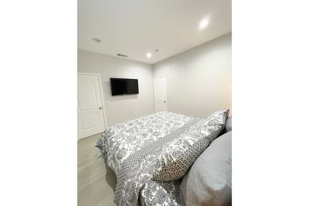Photo of Bedroom in Fountain Valley