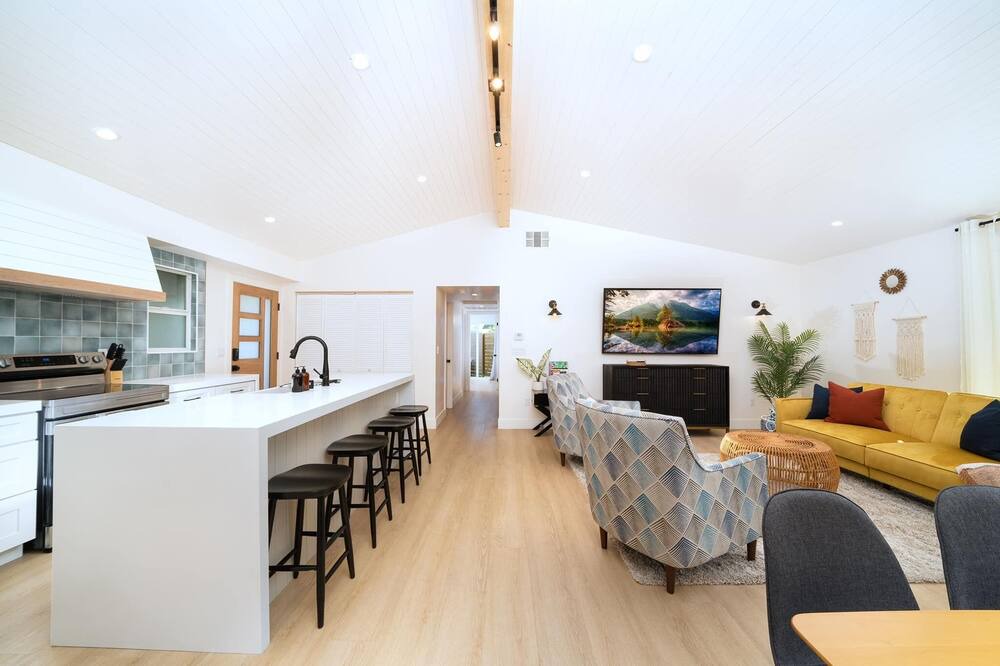 Photo of Livingroom in Southwest Anaheim